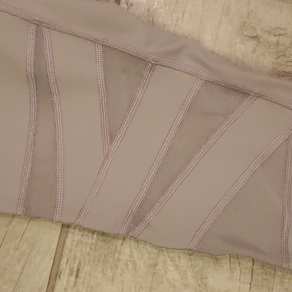 Lululemon Wunder Under pant with mesh - Picture 2 of 5